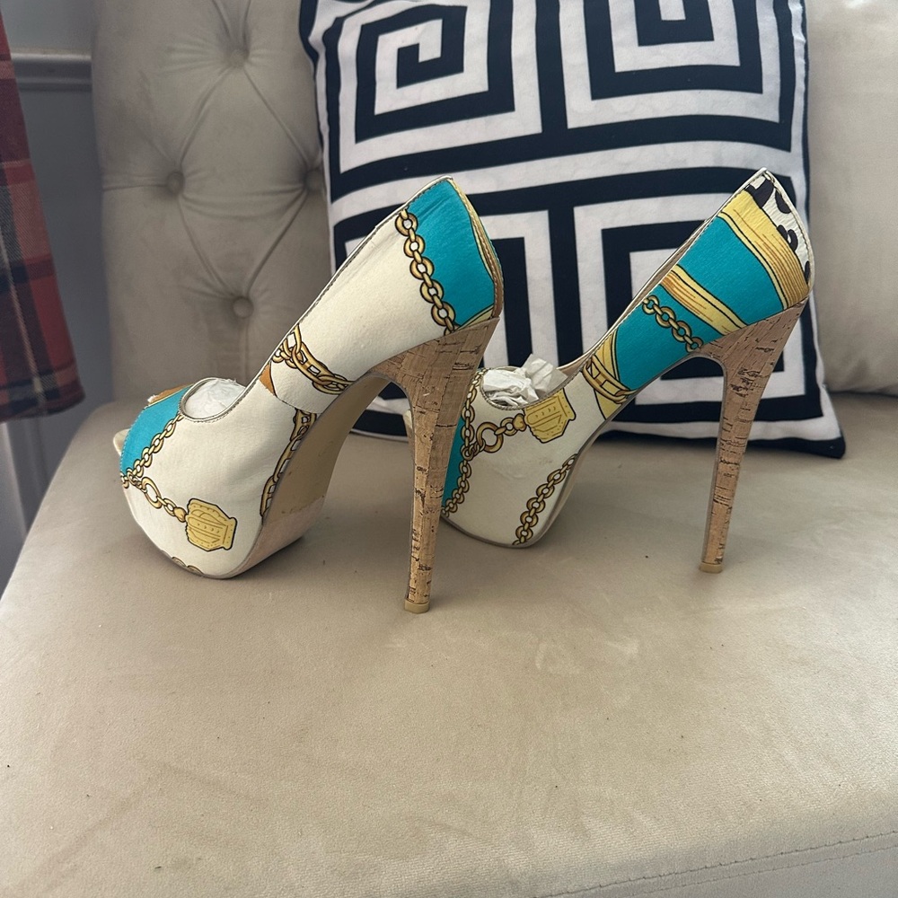 Anchor print stiletto heel 5’inch. Beautiful never worn.